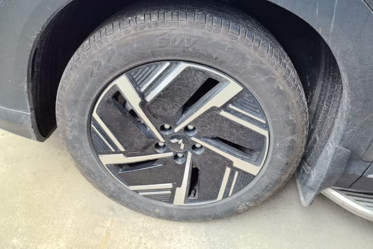 Used Wuling Xingguang S 2024 130 km Flagship Version Left Front Wheel Hub