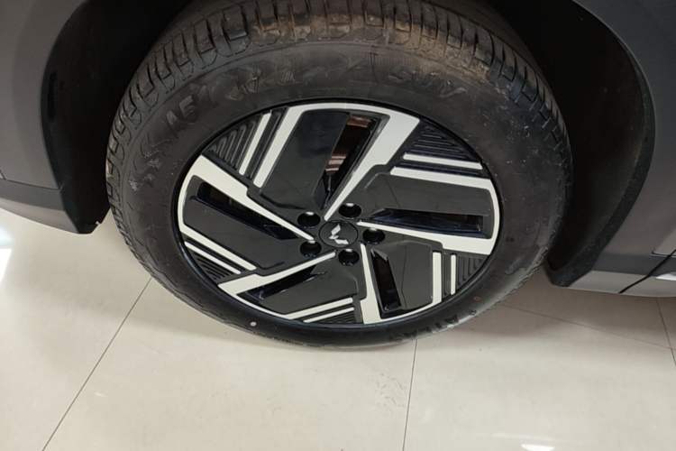Used Wuling Xingguang S 2024 510 km Flagship Version Left Front Wheel Hub