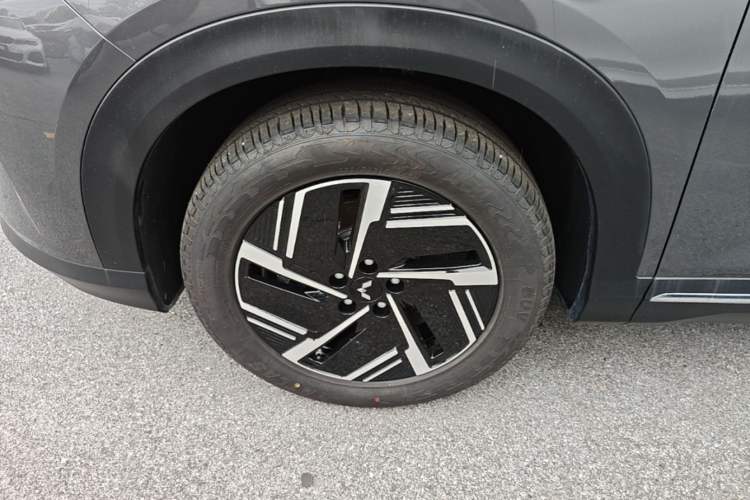 Used Wuling Xingguang S 2024 130km Flagship Version Left Front Wheel Hub