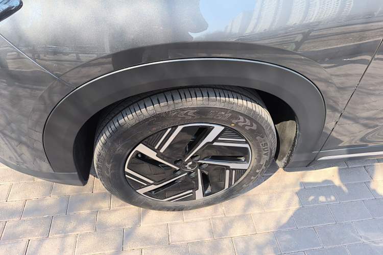 Used Wuling Xingguang S 2024 510 km Flagship Version Left Front Wheel Hub