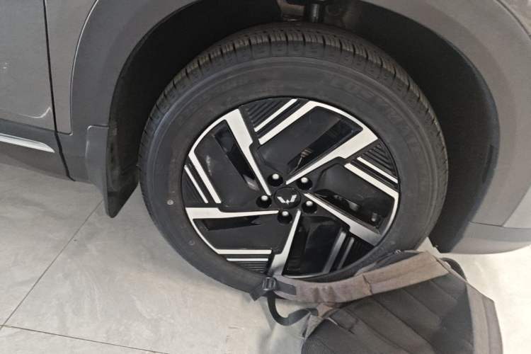 Used Wuling Xingguang S 2024 130km Flagship Version Left Front Wheel Hub