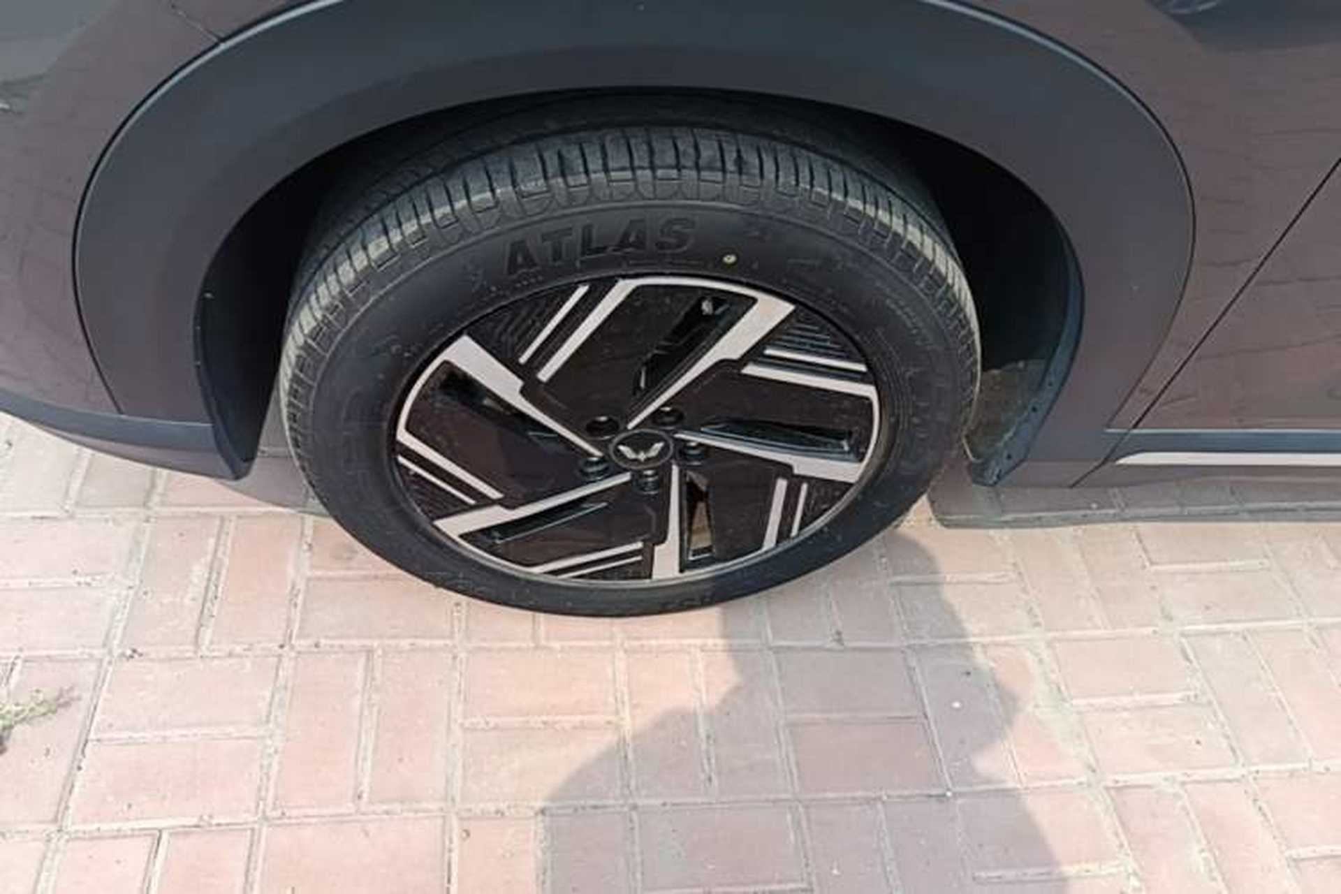 Used Wuling Xingguang S 2024 130 km Flagship Version Left Front Wheel Hub