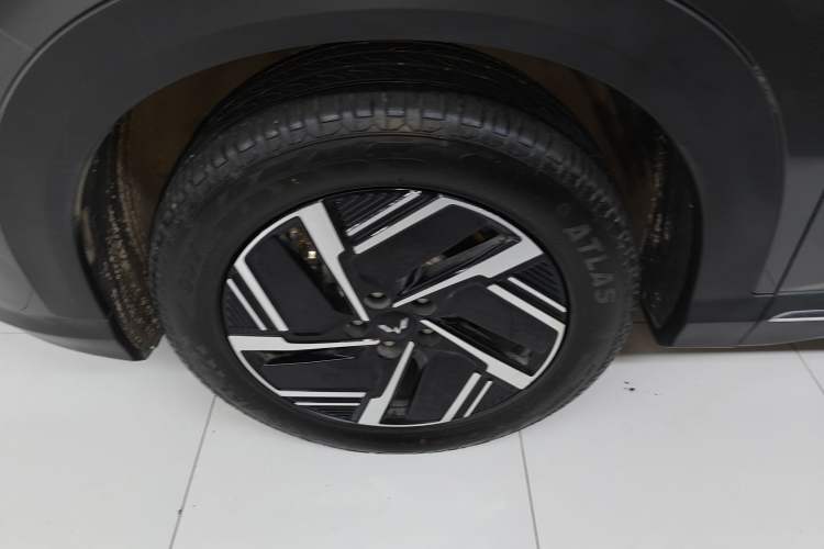 Used Wuling Xingguang S 2024 130km Flagship Version Left Front Wheel Hub