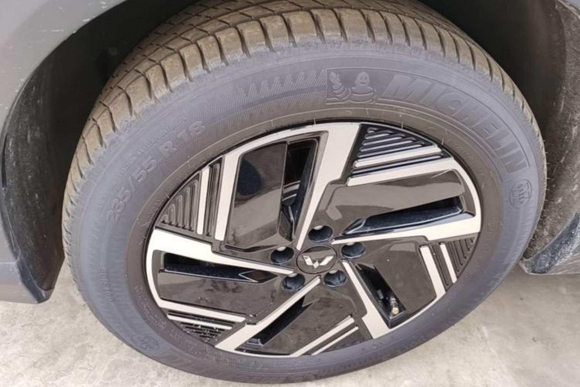 Used Wuling Xingguang S 2024 510 km Flagship Version Left Front Wheel Hub