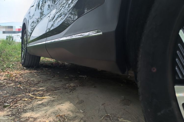 Used Wuling Xingguang S 2024 130 km Flagship Version Left Side Sill