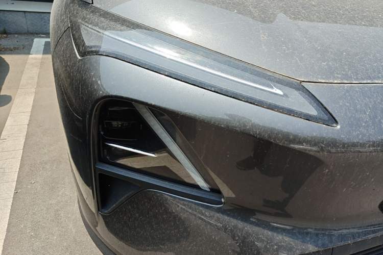 Used Wuling Xingguang S 2024 130 km Flagship Version Right Front Headlight