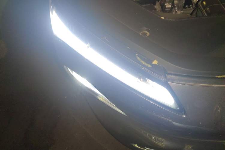 Used Wuling Xingguang S 2024 130km Flagship Version Right Front Headlight