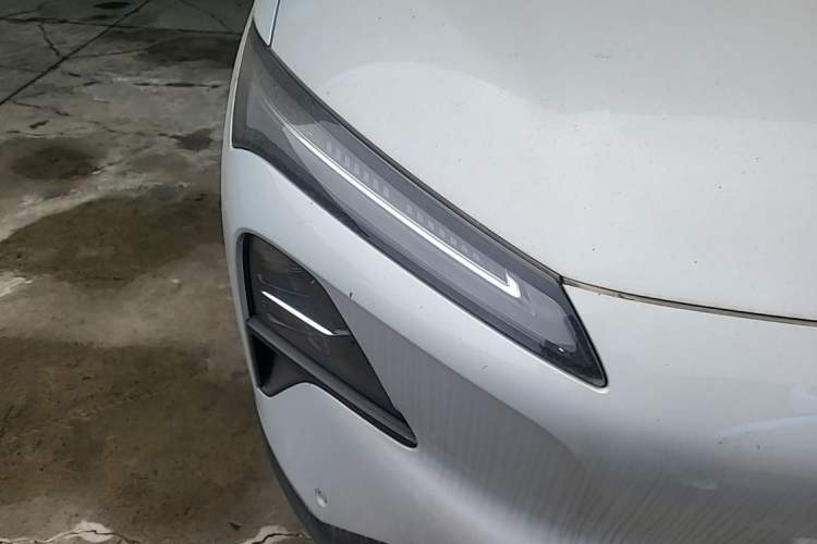 Used Wuling Xingguang S 2024 130 km Flagship Version Right Front Headlight