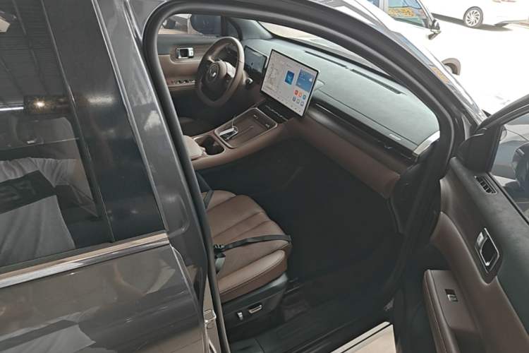 Used Wuling Xingguang S 2024 130 km Flagship Version Right Front Seat