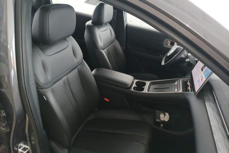 Used Wuling Xingguang S 2024 510 km Flagship Version Right Front Seat