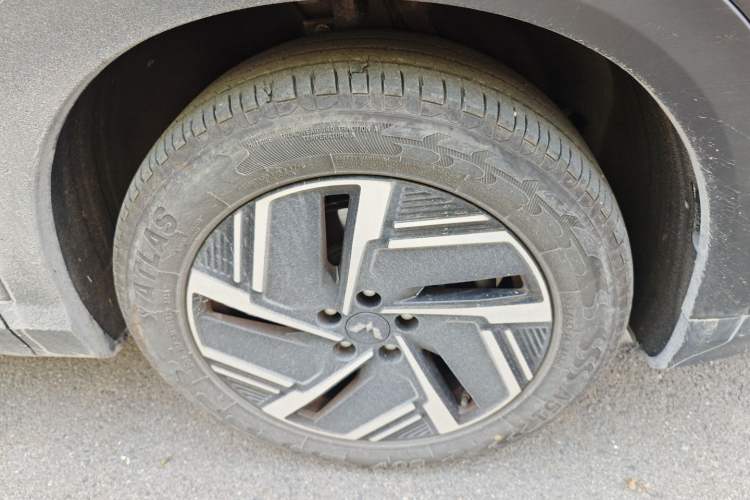 Used Wuling Xingguang S 2024 510 km Flagship Version Right Front Wheel Hub