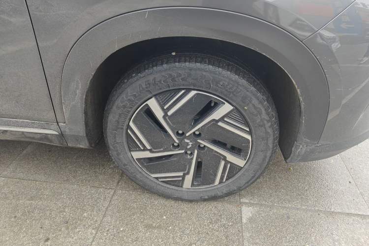 Used Wuling Xingguang S 2024 130 km Flagship Version Right Front Wheel Hub