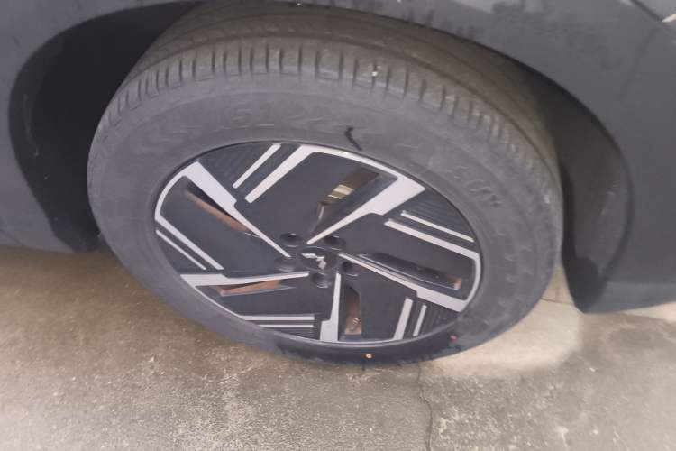 Used Wuling Xingguang S 2024 510 km Flagship Version Right Front Wheel Hub