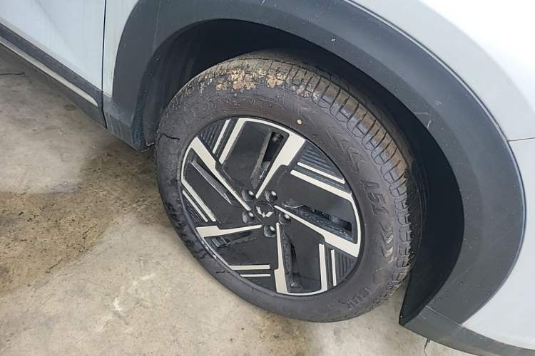 Used Wuling Xingguang S 2024 130 km Flagship Version Right Front Wheel Hub