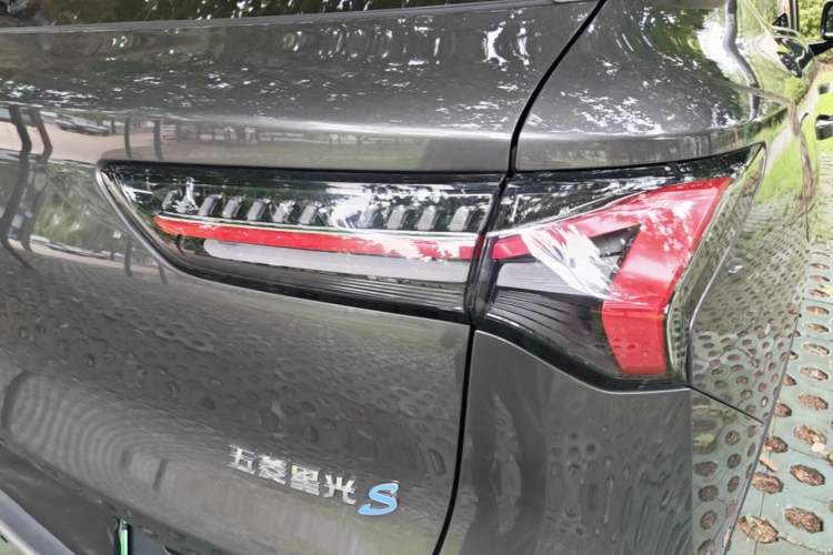 Used Wuling Xingguang S 2024 130 km Flagship Version Right Rear Taillight