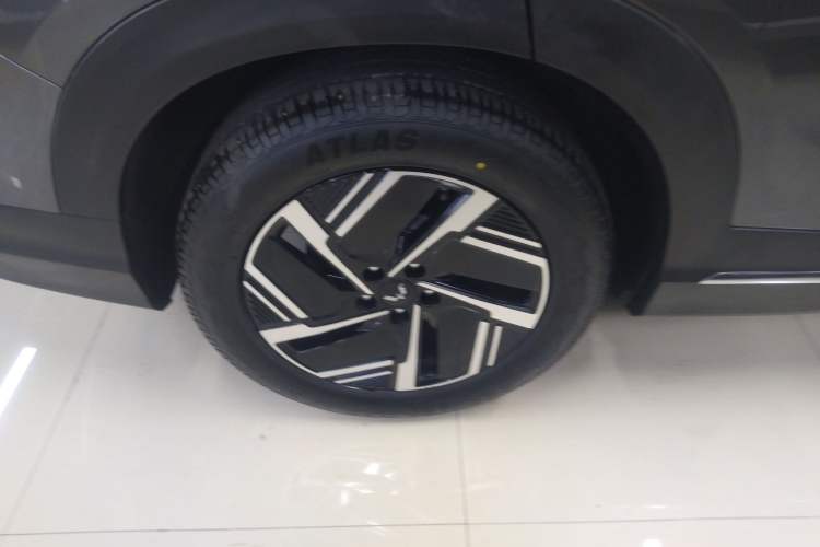 Used Wuling Xingguang S 2024 510 km Flagship Version Right Rear Wheel Hub
