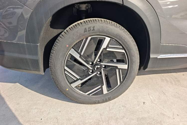 Used Wuling Xingguang S 2024 130 km Flagship Version Right Rear Wheel Hub