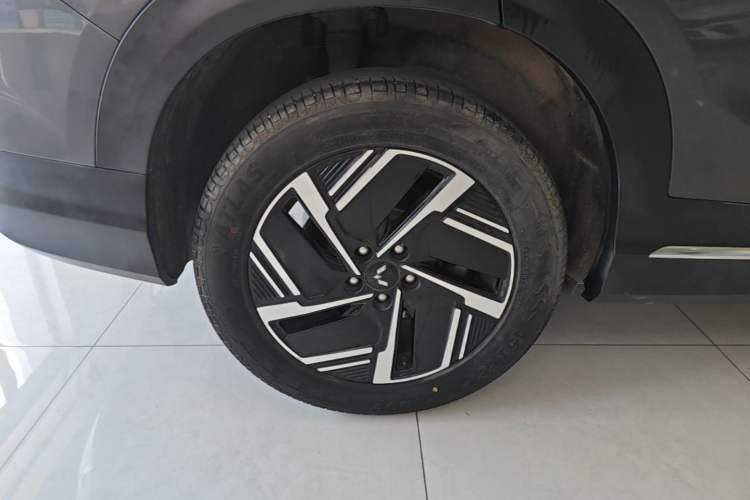 Used Wuling Xingguang S 2024 130 km Flagship Version Right Rear Wheel Hub