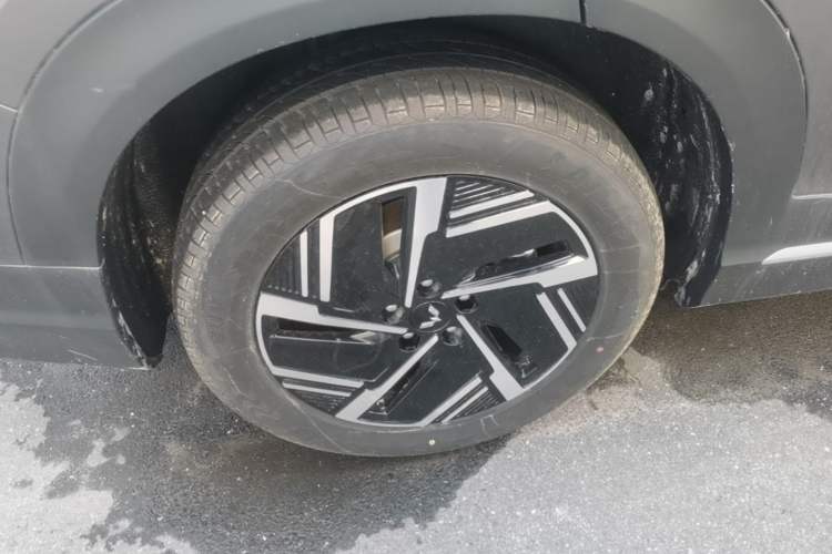 Used Wuling Xingguang S 2024 510 km Flagship Version Right Rear Wheel Hub