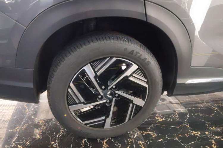 Used Wuling Xingguang S 2024 130km Flagship Version Right Rear Wheel Hub