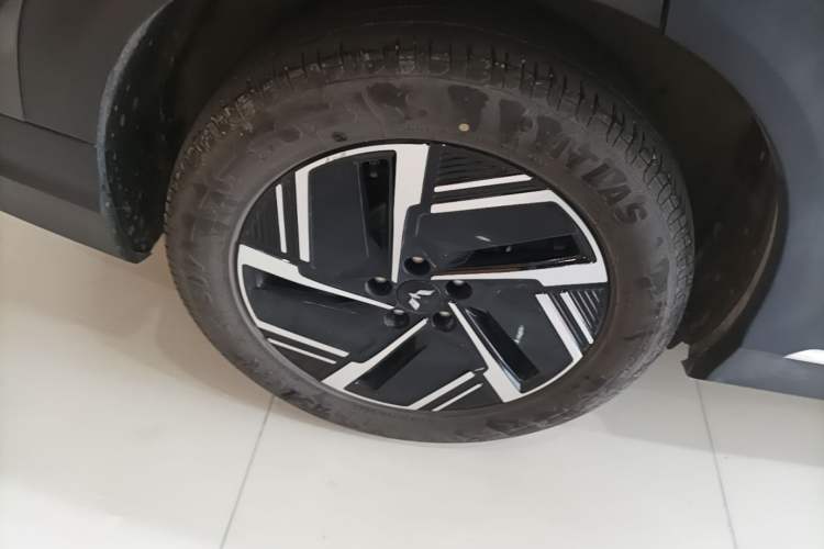 Used Wuling Xingguang S 2024 510 km Flagship Version Right Rear Wheel Hub