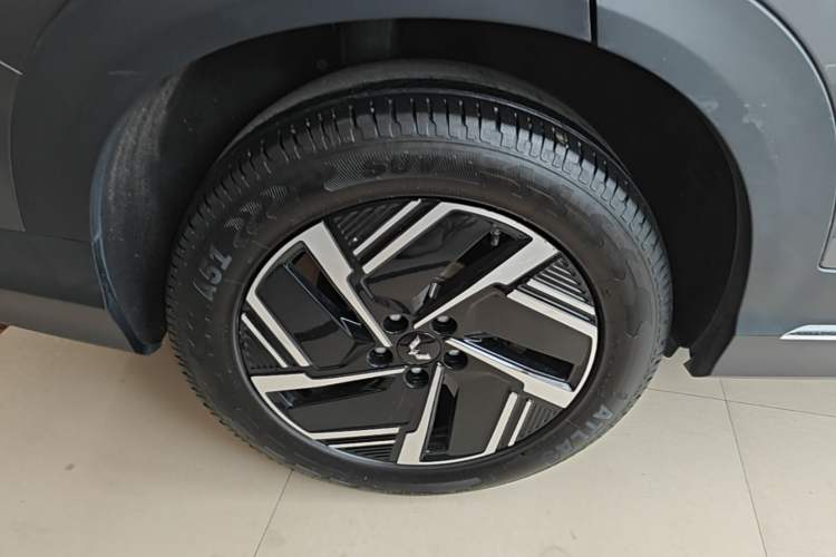 Used Wuling Xingguang S 2024 130 km Flagship Version Right Rear Wheel Hub