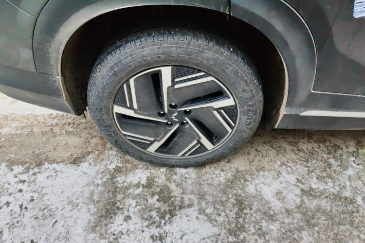 Used Wuling Xingguang S 2024 130 km Flagship Version Right Rear Wheel Hub