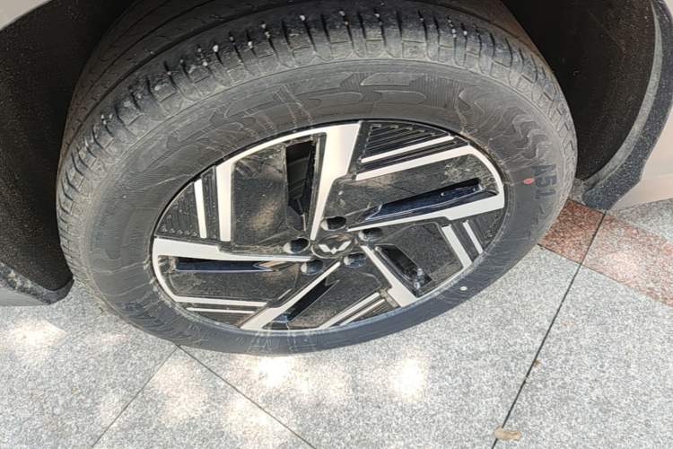 Used Wuling Xingguang S 2024 60km Advanced Version Right Rear Wheel Hub