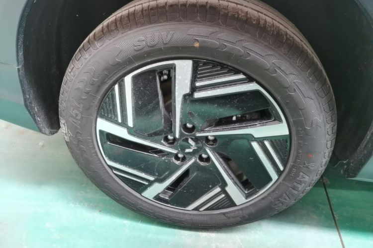 Used Wuling Xingguang S 2024 130 km Flagship Version Right Rear Wheel Hub