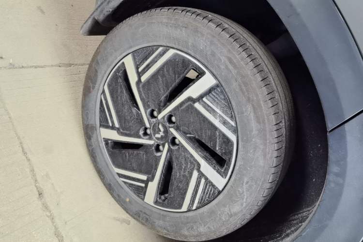 Used Wuling Xingguang S 2024 130 km Flagship Version Right Rear Wheel Hub