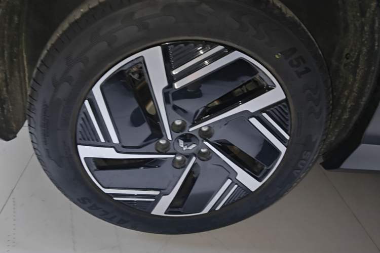 Used Wuling Xingguang S 2024 130 km Flagship Version Right Rear Wheel Hub