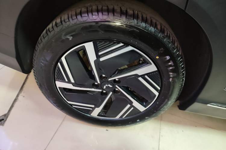 Used Wuling Xingguang S 2024 510 km Flagship Version Right Rear Wheel Hub