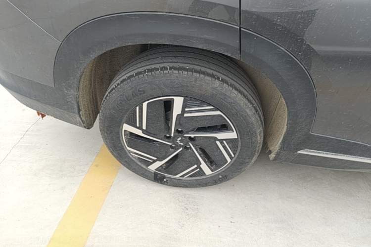 Used Wuling Xingguang S 2024 60km Advanced Version Right Rear Wheel Hub