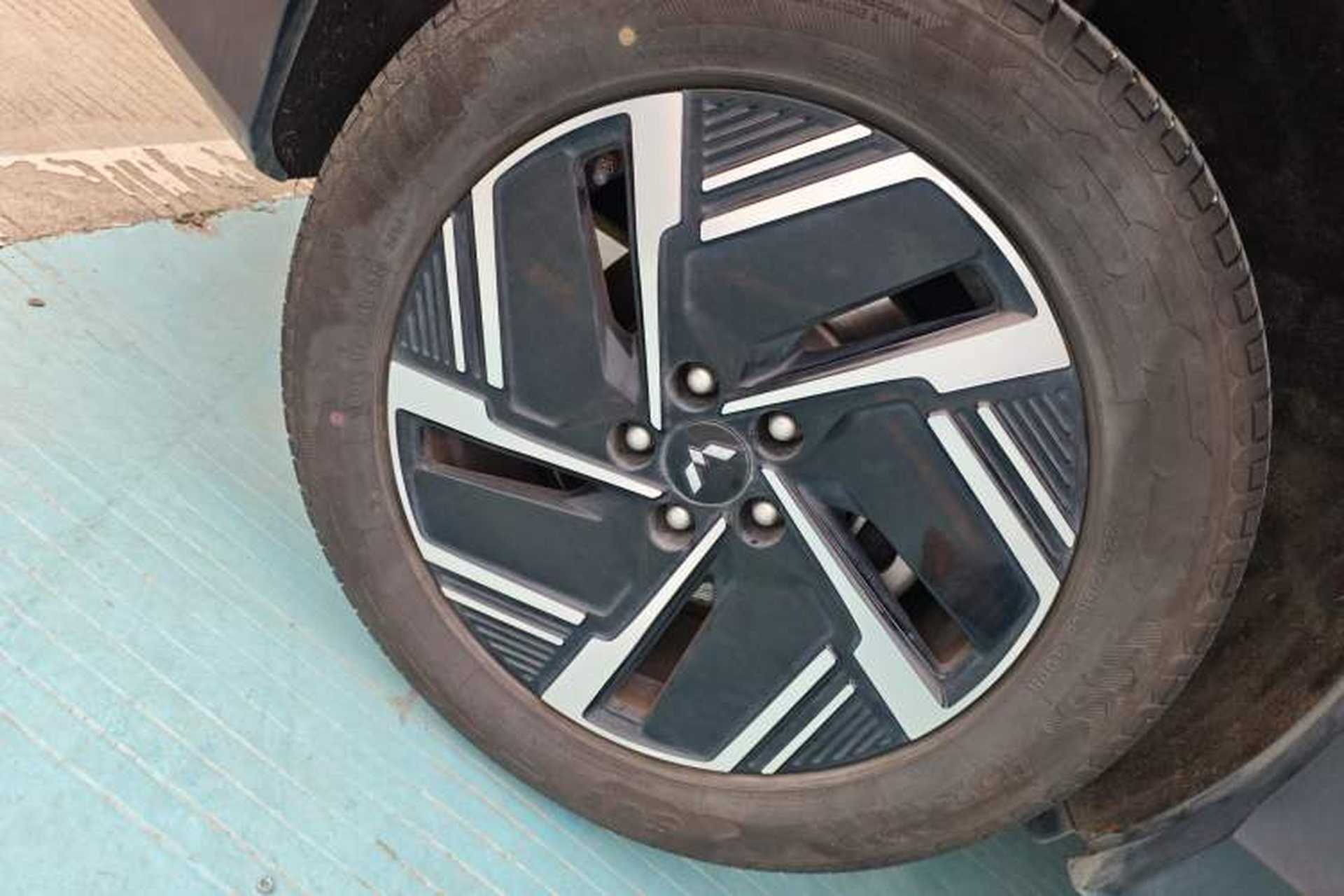Used Wuling Xingguang S 2024 510 km Flagship Version Right Rear Wheel Hub