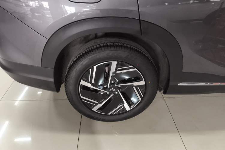 Used Wuling Xingguang S 2024 130 km Flagship Version Right Rear Wheel Hub