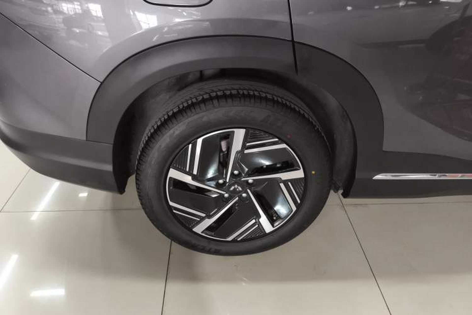 Used Wuling Xingguang S 2024 130 km Flagship Version Right Rear Wheel Hub