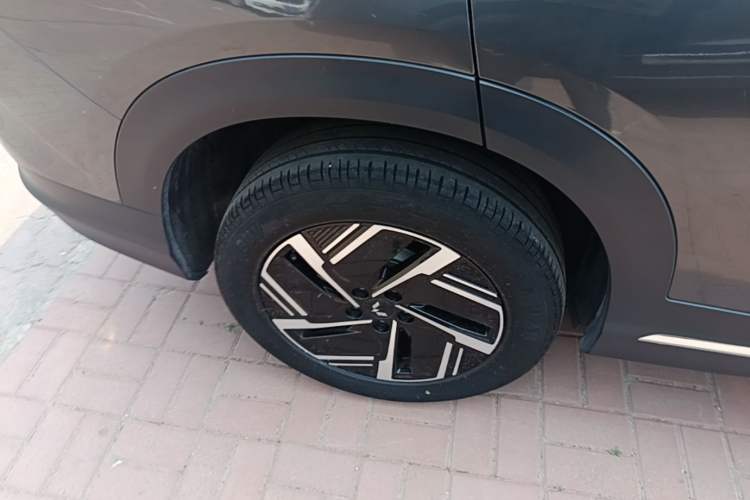Used Wuling Xingguang S 2024 130 km Flagship Version Right Rear Wheel Hub