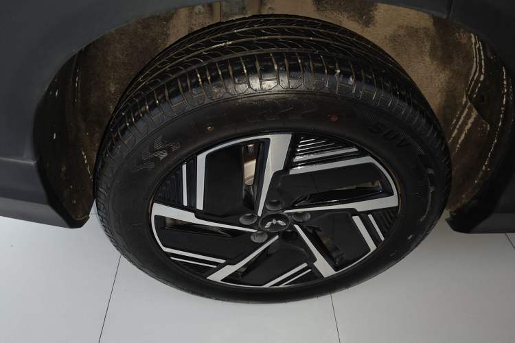 Used Wuling Xingguang S 2024 130km Flagship Version Right Rear Wheel Hub