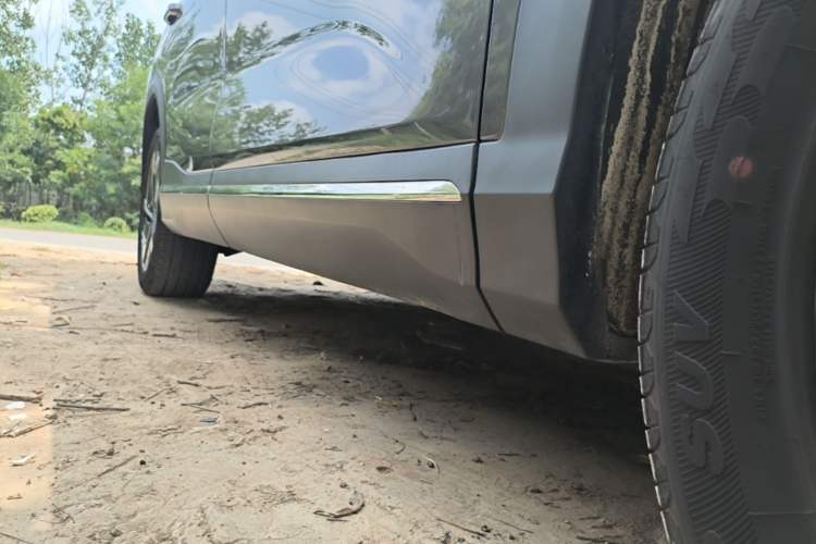 Used Wuling Xingguang S 2024 130 km Flagship Version Right Side Sill