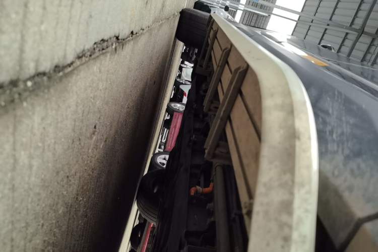 Used Wuling Xingguang S 2024 130 km Flagship Version Right Side Sill