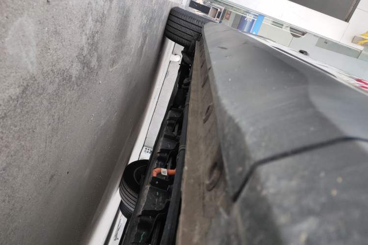 Used Wuling Xingguang S 2024 130 km Flagship Version Right Side Sill