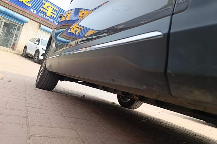 Used Wuling Xingguang S 2024 130 km Flagship Version Right Side Sill