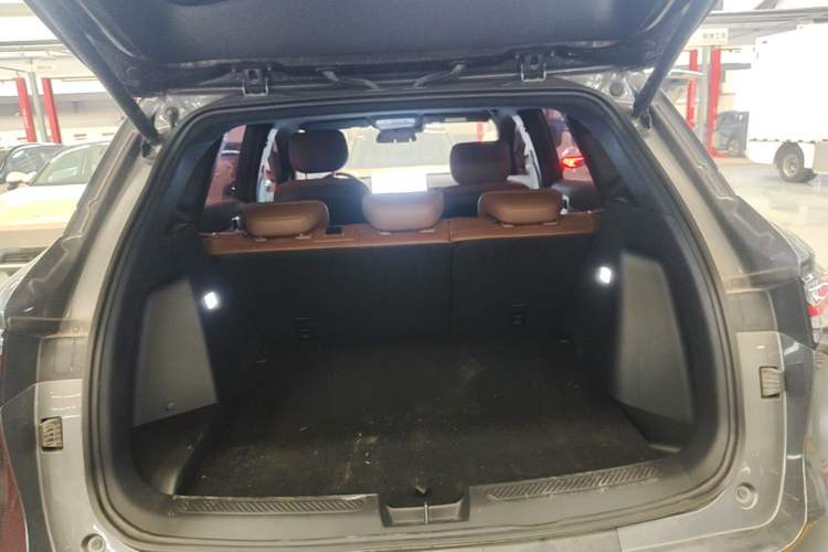 Used Wuling Xingguang S 2024 130 km Flagship Version Trunk
