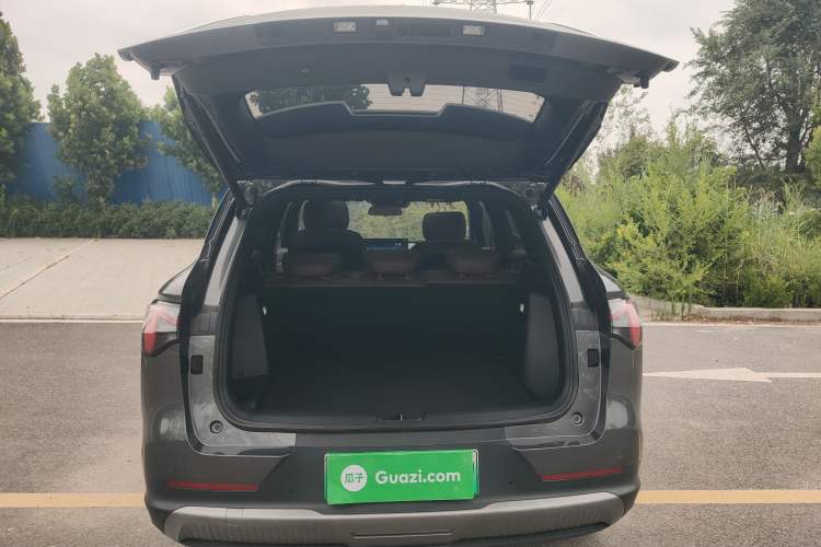 Used Wuling Xingguang S 2024 130 km Flagship Version Trunk
