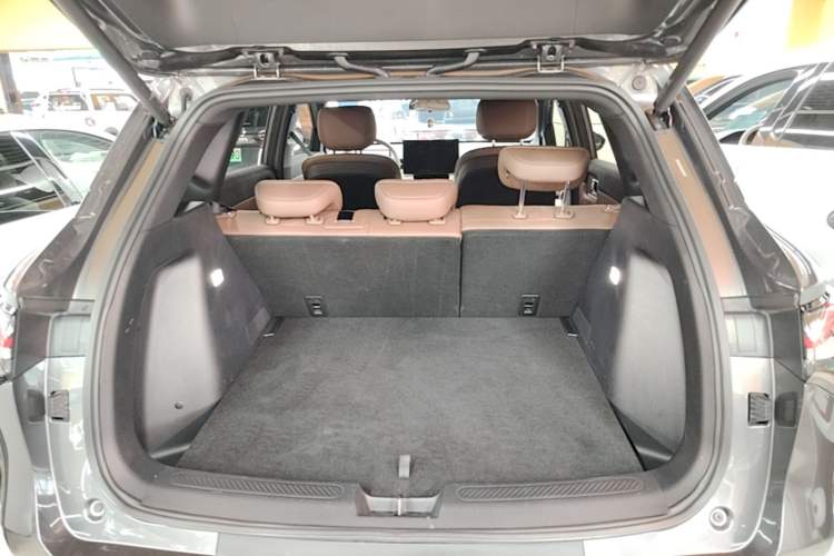 Used Wuling Xingguang S 2024 130 km Flagship Version Trunk