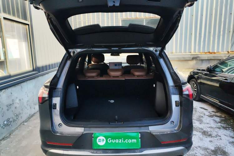 Used Wuling Xingguang S 2024 130 km Flagship Version Trunk