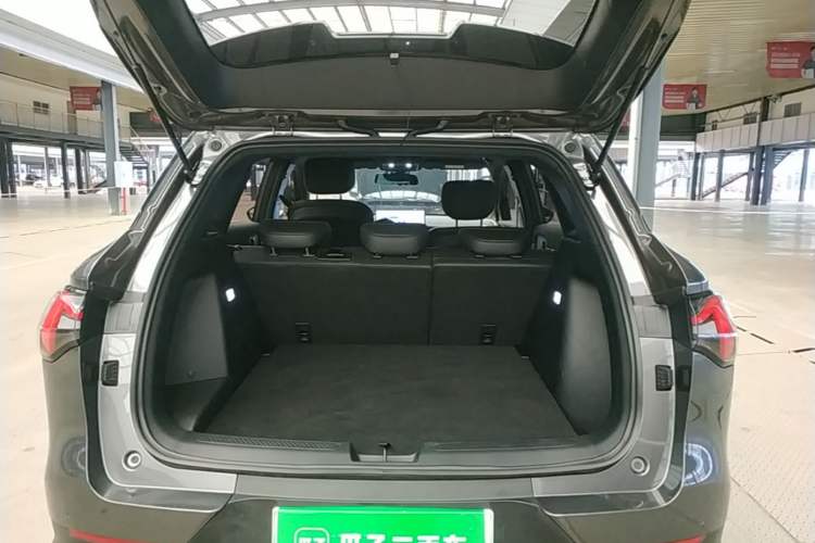 Used Wuling Xingguang S 2024 130km Flagship Version Trunk