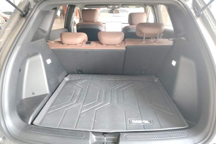 Used Wuling Xingguang S 2024 130km Flagship Version Trunk