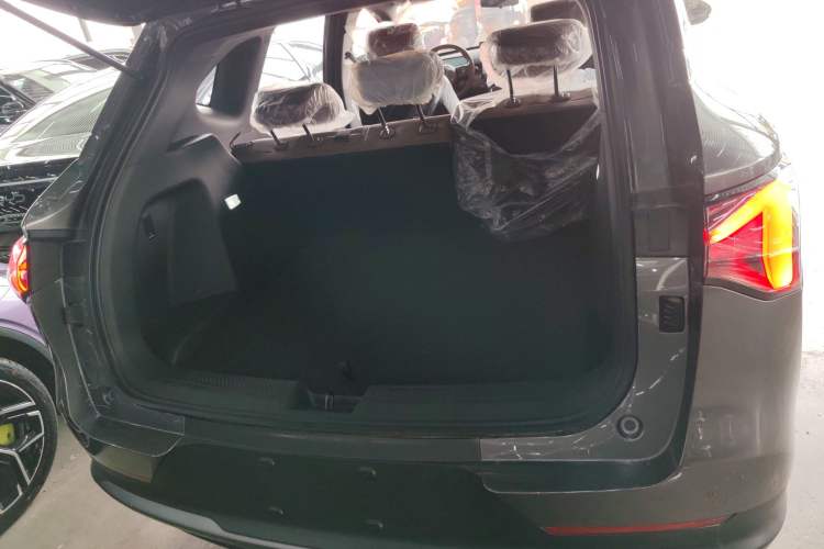 Used Wuling Xingguang S 2024 130km Flagship Version Trunk