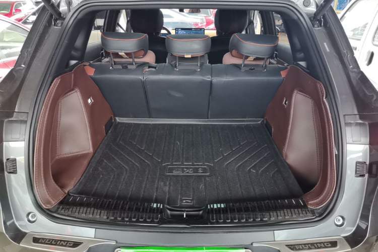 Used Wuling Xingguang S 2024 130 km Flagship Version Trunk